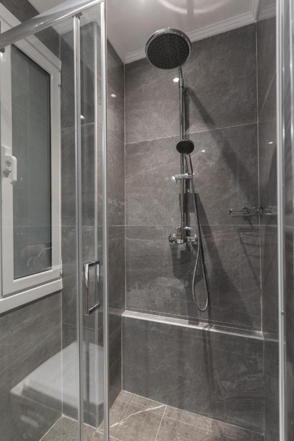 Cosy 2Br Apartment Next To Bars & Restaurants Athena Bagian luar foto