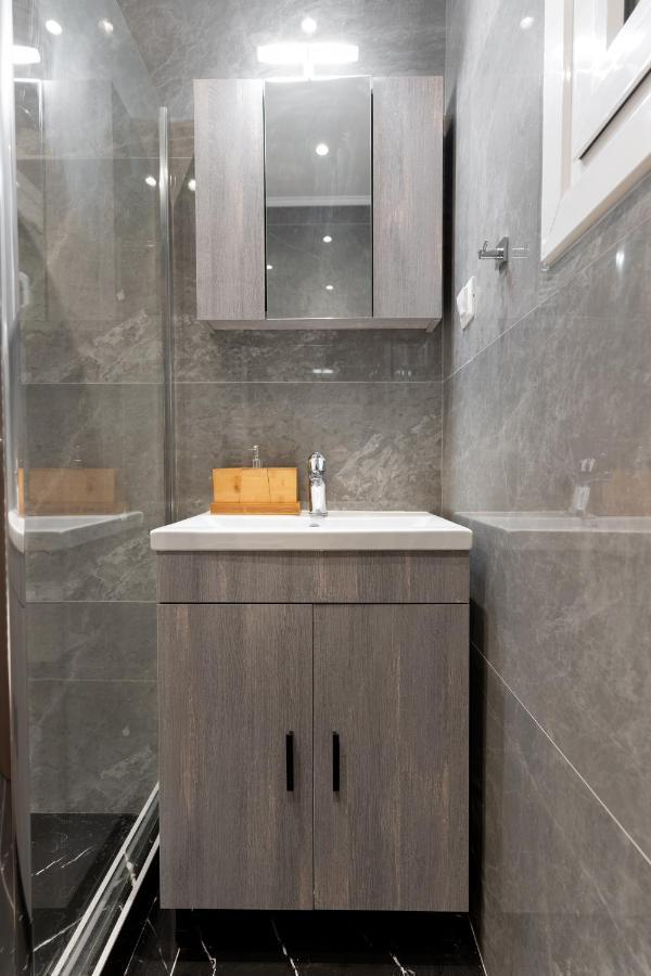 Cosy 2Br Apartment Next To Bars & Restaurants Athena Bagian luar foto