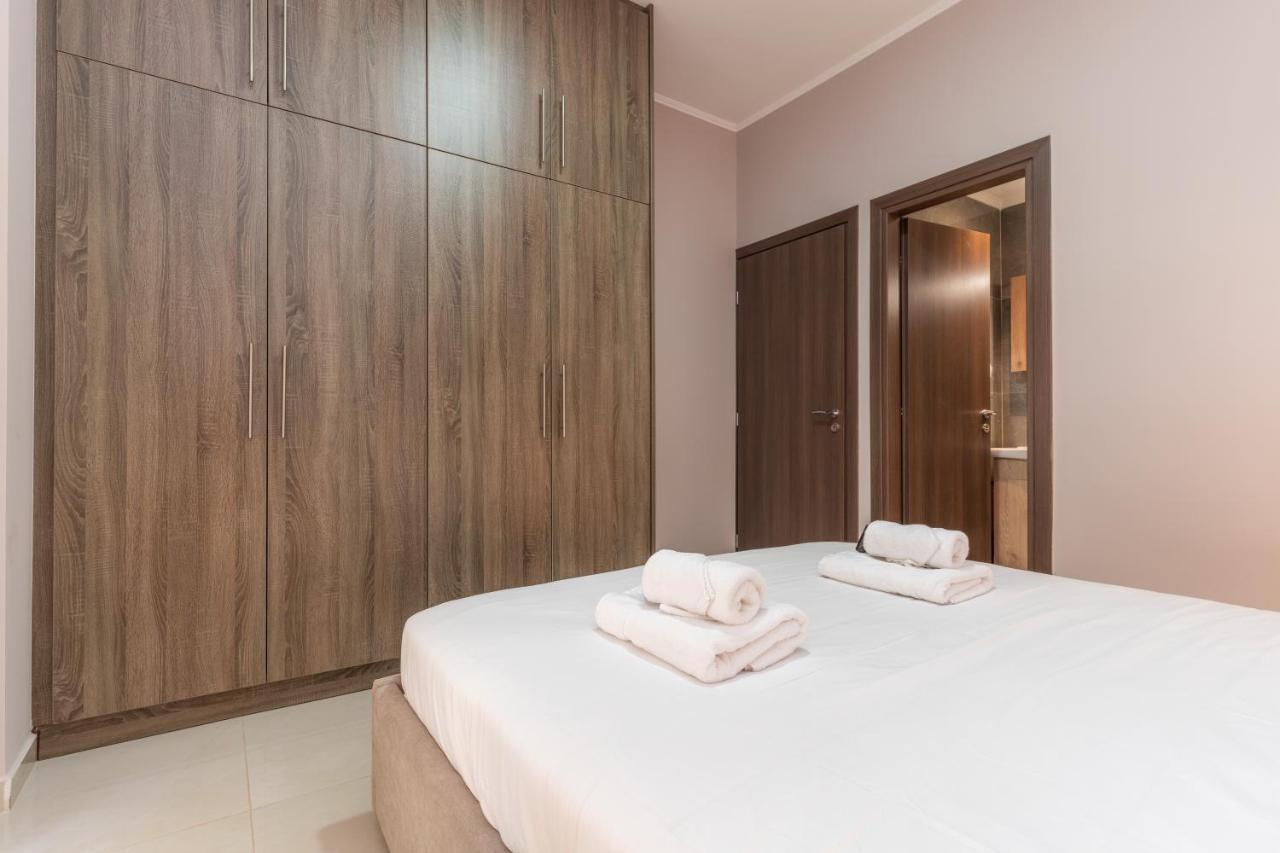 Cosy 2Br Apartment Next To Bars & Restaurants Athena Bagian luar foto