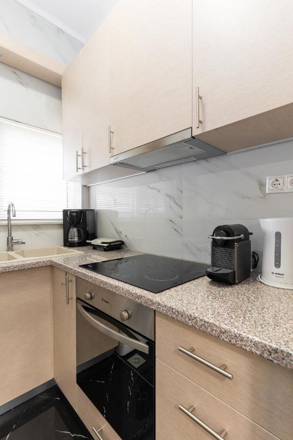 Cosy 2Br Apartment Next To Bars & Restaurants Athena Bagian luar foto