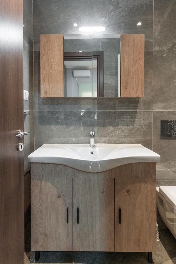 Cosy 2Br Apartment Next To Bars & Restaurants Athena Bagian luar foto