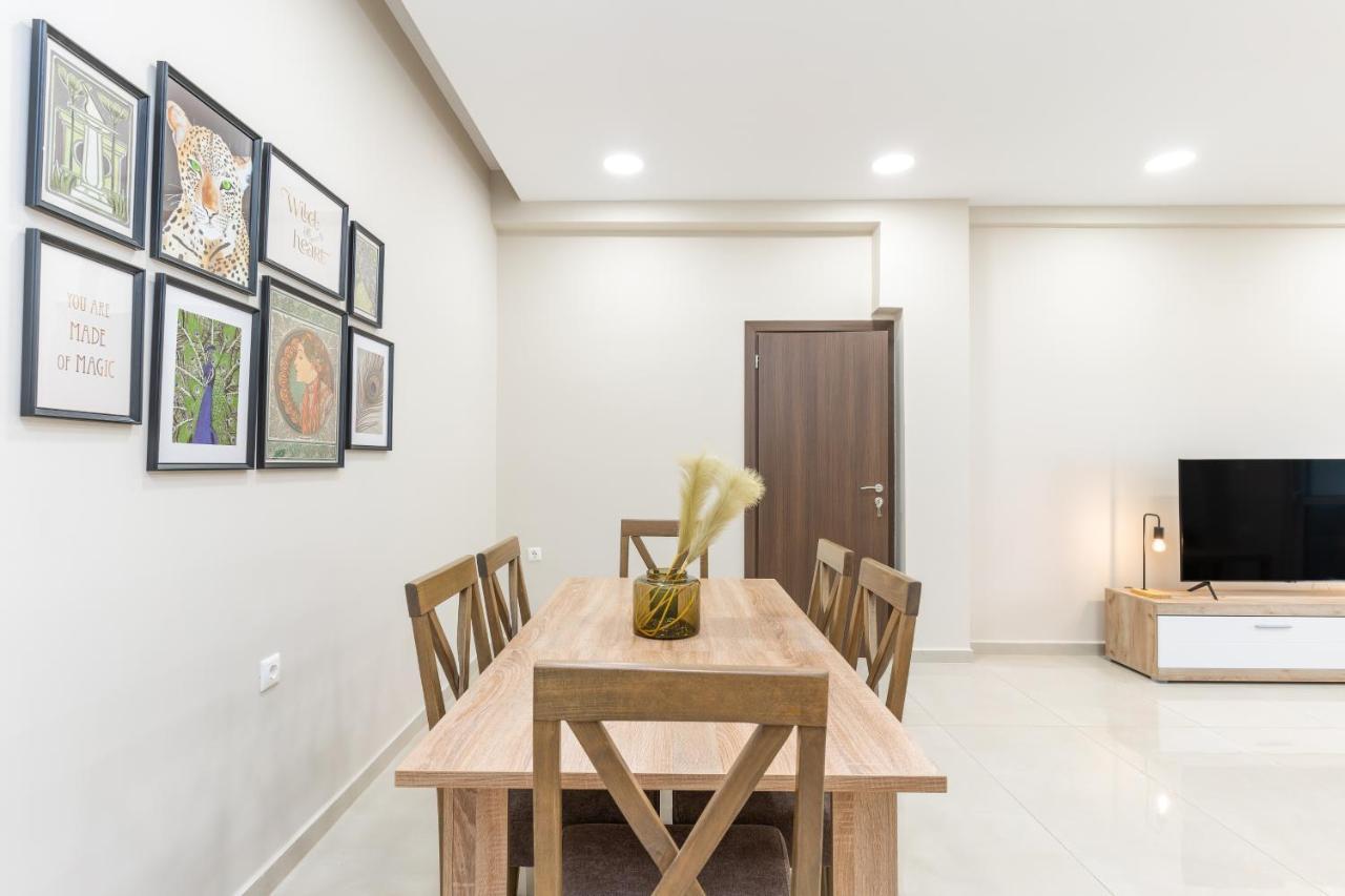 Cosy 2Br Apartment Next To Bars & Restaurants Athena Bagian luar foto