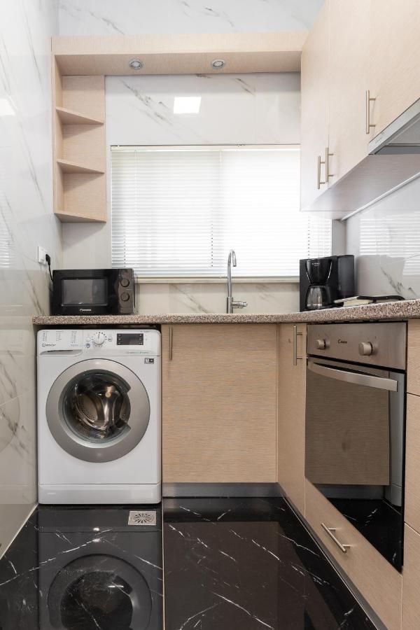 Cosy 2Br Apartment Next To Bars & Restaurants Athena Bagian luar foto