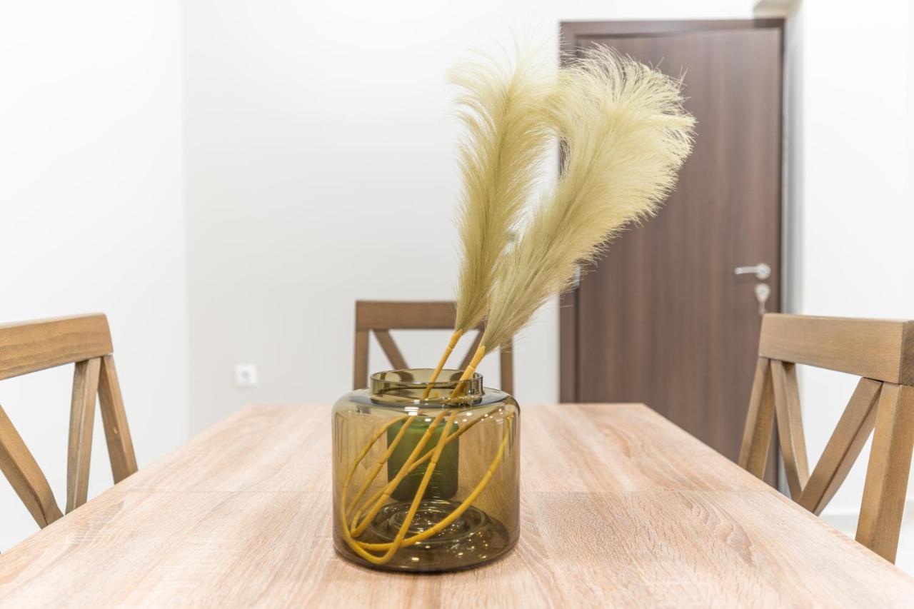 Cosy 2Br Apartment Next To Bars & Restaurants Athena Bagian luar foto