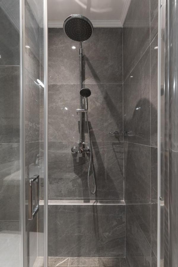 Cosy 2Br Apartment Next To Bars & Restaurants Athena Bagian luar foto