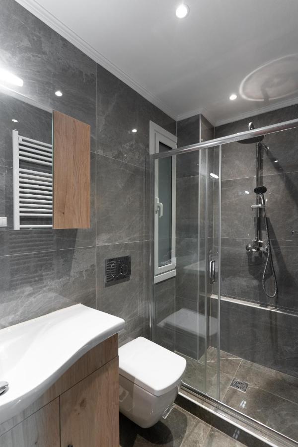 Cosy 2Br Apartment Next To Bars & Restaurants Athena Bagian luar foto