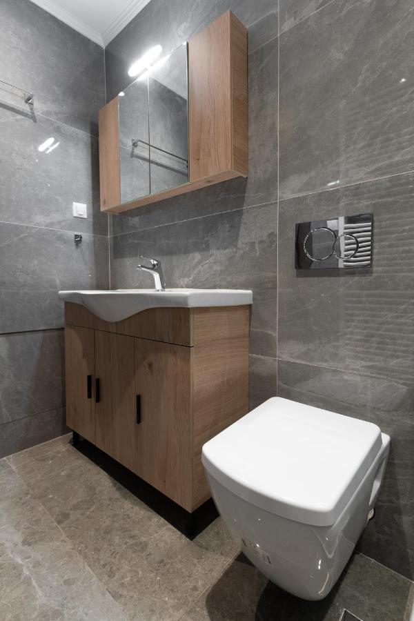 Cosy 2Br Apartment Next To Bars & Restaurants Athena Bagian luar foto