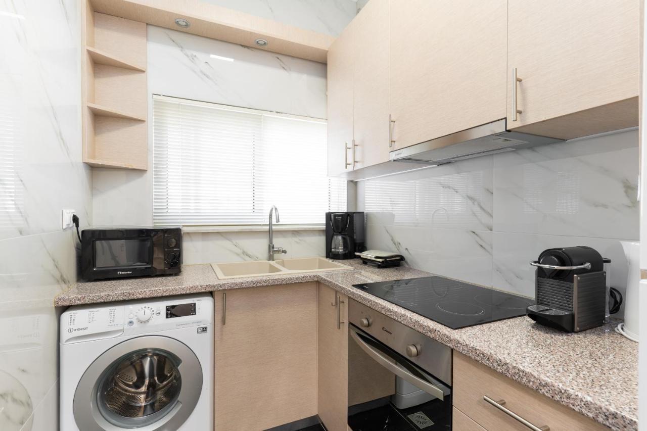 Cosy 2Br Apartment Next To Bars & Restaurants Athena Bagian luar foto