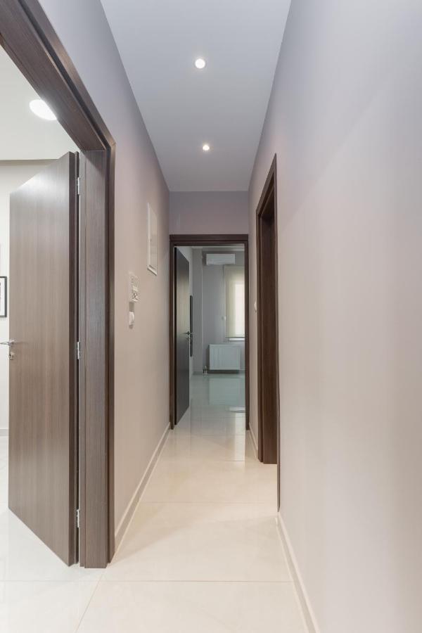 Cosy 2Br Apartment Next To Bars & Restaurants Athena Bagian luar foto