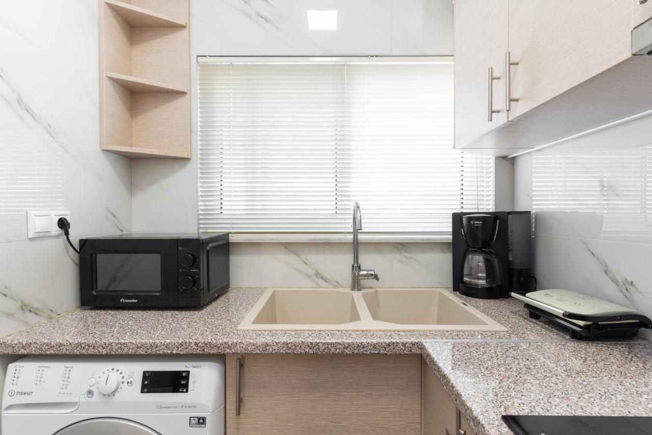 Cosy 2Br Apartment Next To Bars & Restaurants Athena Bagian luar foto