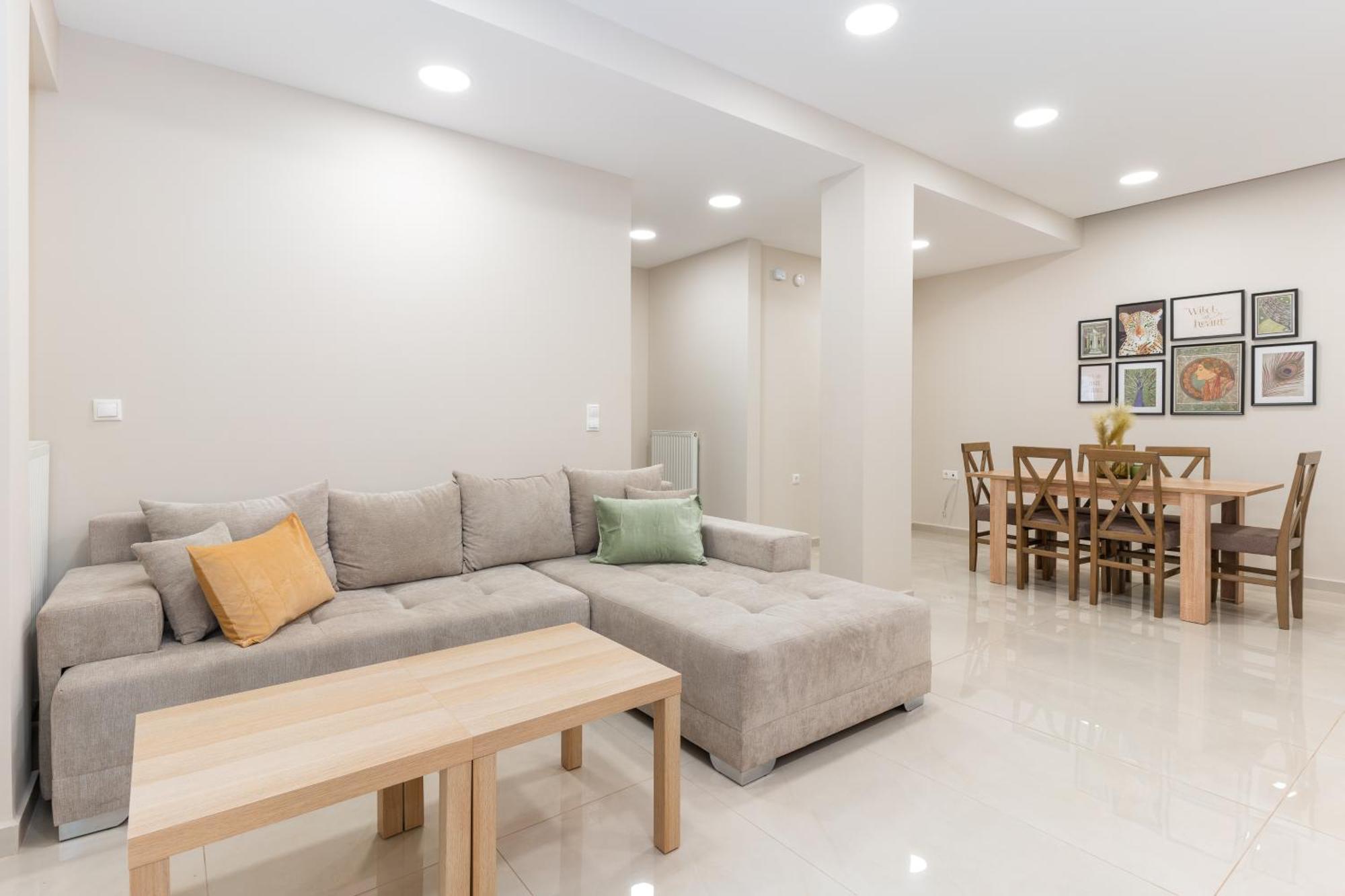 Cosy 2Br Apartment Next To Bars & Restaurants Athena Bagian luar foto